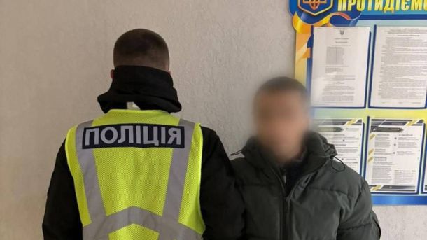 Поліція і СБУ викрили кол-центри з продажу підроблених іноземних документів Затриманий підозрюваний і поліцейський