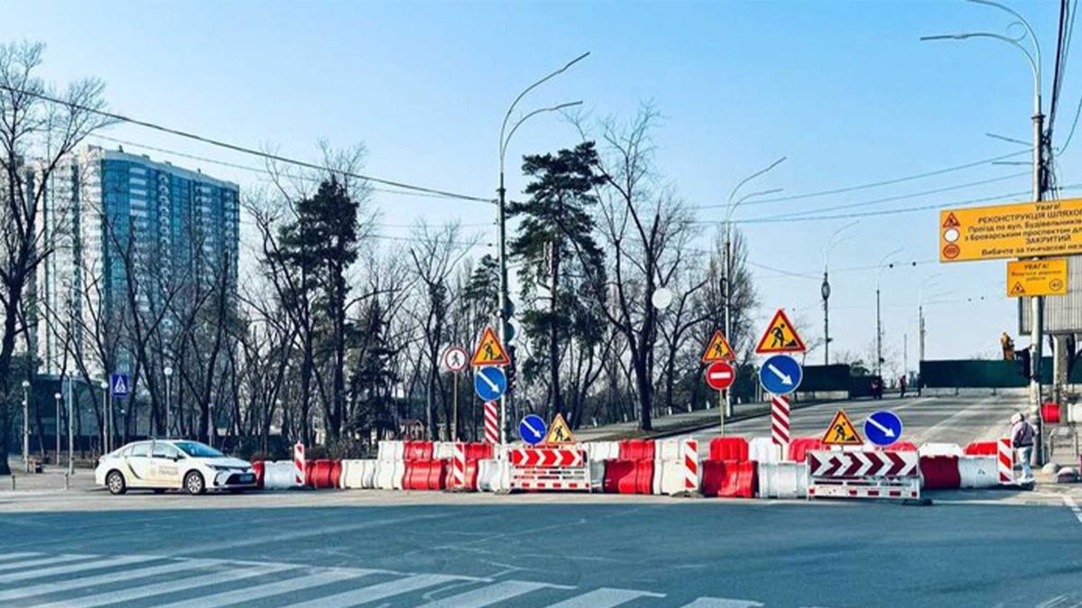 Увага, водії: де перекриють дороги в Києві 24 вересня Ремонт дороги, знаки