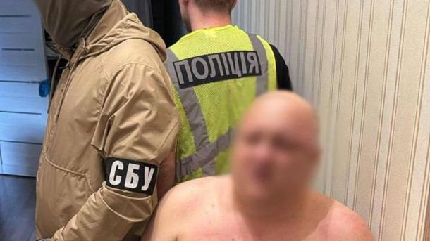 Смертельне ДТП у Дарниці: вантажівка збила пішохода Поліція Києва викрила банду: продавали наркотики під виглядом солодощів