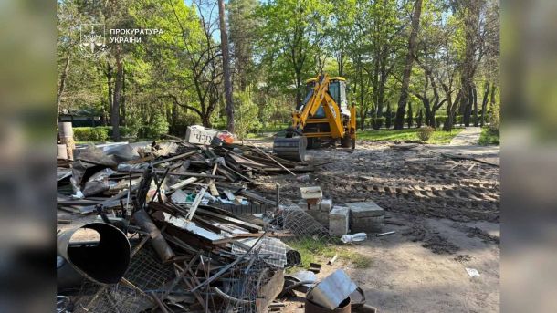 Толока в Пущі-Водиці: громада збирається доглянути парк Демонтаж 25 незаконних альтанок і кафе в парку «Партизанська слава» в Дарницькому районі Києва: екскаватор і будівельне сміття на місці знесених споруд