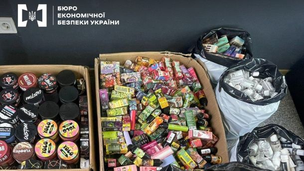 Кошеня з-під уламків у Києві прихистила поліцейська Кошеня з-під уламків у Києві прихистила поліцейська
