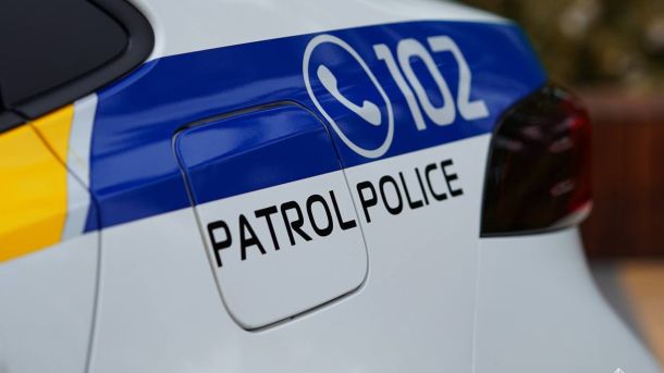 У Шевченківському районі чоловік розтрощив цеглиною Land Rover Чоловіка оштрафували за хибний виклик поліції в Голосівськом