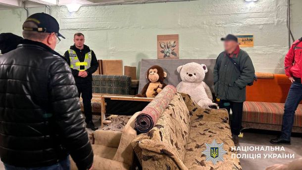 Потяг «Київ – Бухарест» робить 3 нові зупинки: де саме Дивани, килими і мʼякі іграшки в укритті