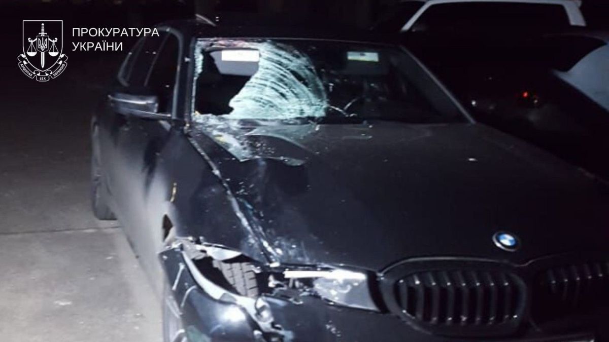 У Києві водій на BMW збив пішохода на смерть та втік, його затримали Чорний автомобіль з розбитим лобовим склом