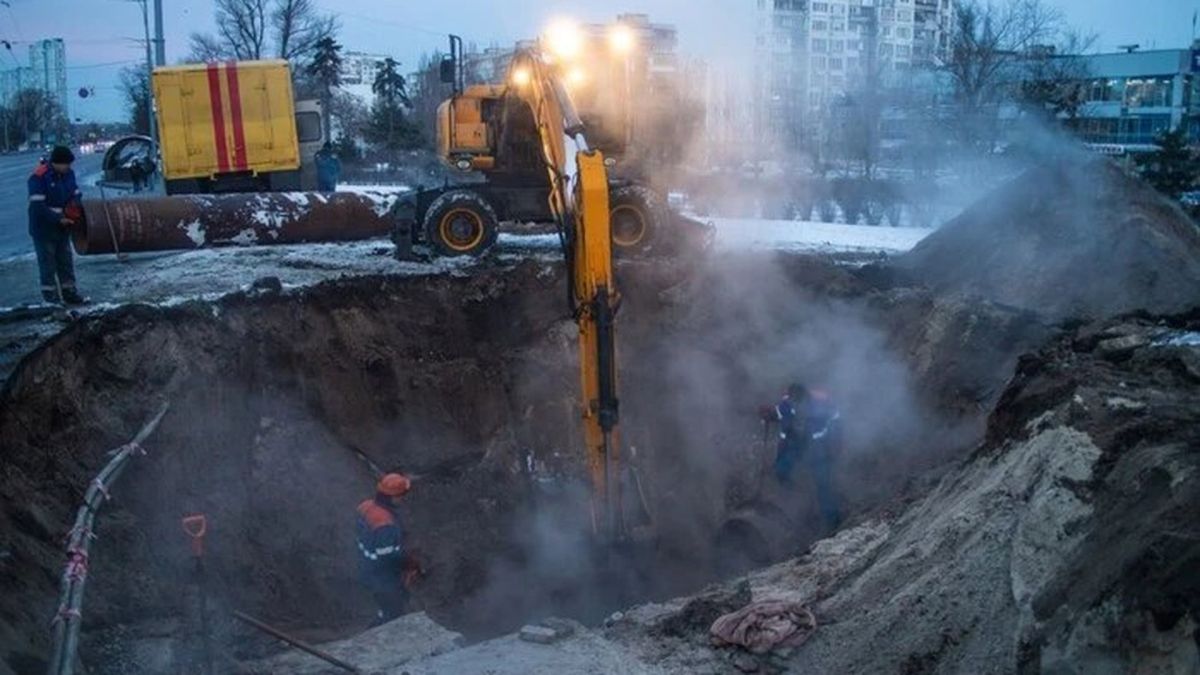 «Київтеплоенерго» усуває аварію на Оболоні: витік на вул. Лук'яненка Слідство встановило, що під час ремонту теплових мереж у мікрорайоні Троєщина, профінансованого з бю