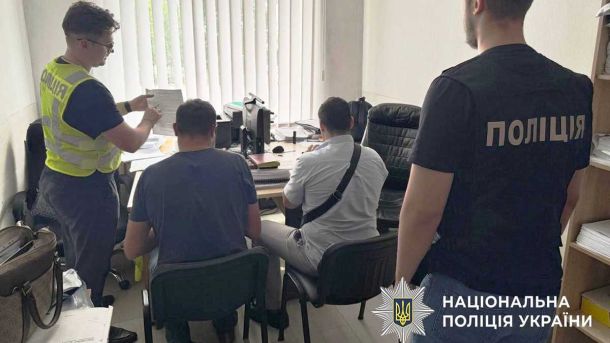У Києві головному агроному КП повідомили про підозру: понад 2,1 млн грн сплачено за неіснуючі саджанці У Києві головному агроному КП повідомили про підозру: понад 2,1 млн грн сплачено за неіснуючі саджанці