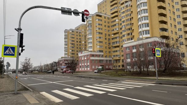 Вифлеємський вогонь вже у Києві: як символ Різдва зустріли на вокзалі Новий світлофор на пішохідному переході