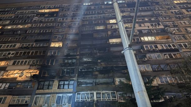 У Києві зооволонтери врятували трьох котів із палаючого будинку на Печерську (фото) У Києві зооволонтери врятували трьох котів із палаючого будинку на Печерську (фото)