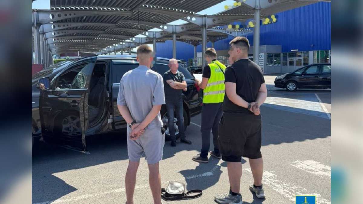 Затримано чоловіка за отримання $10 тисяч за «вплив» на членів ВЛК Затримано чоловіка за отримання $10 тисяч за «вплив» на членів ВЛК