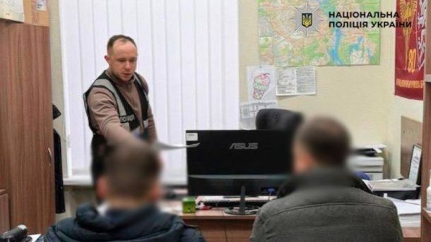У Коцюбинському вибухнув газовий балон у квартирі, двоє мешканців отримали опіки Поліцейський і підозрюваний