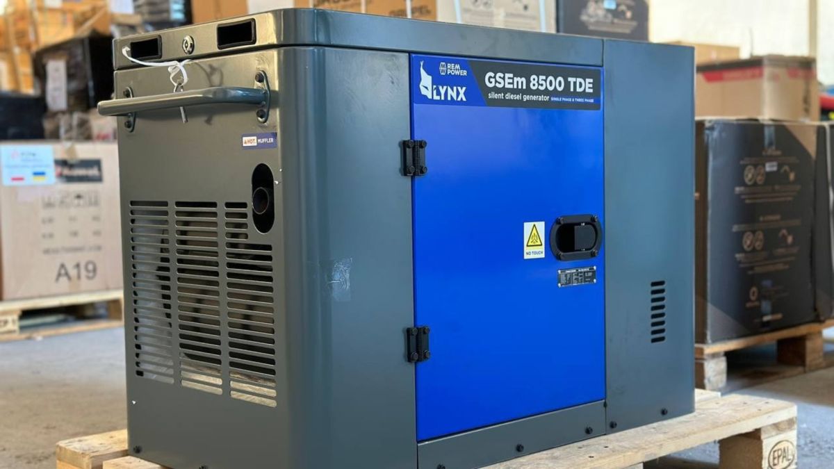 Світло з Македонії: Бучанська громада отримала генератор Загальний вигляд великого, потужного генератора