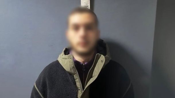 У Києві судитимуть чоловіка за зґвалтування та розбійний напад на дівчину Поліцейські досліджують вилучені речі у підозрюваного