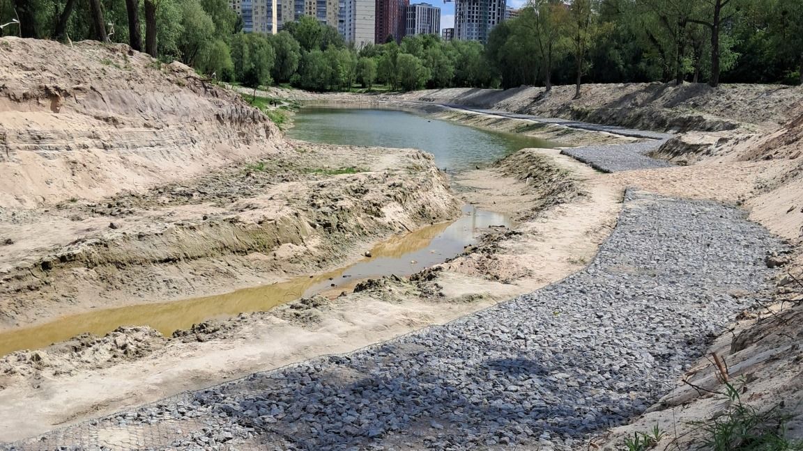 Синє озеро перетворили на калюжу: що пішло не так із ревіталізацією на Виноградарі Синє озеро перетворили на калюжу: що пішло не так із ревіталізацією на Виноградарі