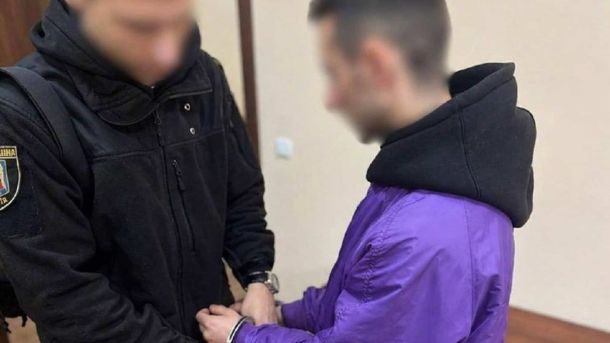 ДТП у Святошині: п'яний водій без прав перекинув Skoda Киянин продав дитяче порно через месенджер: йому загрожує до 12 років