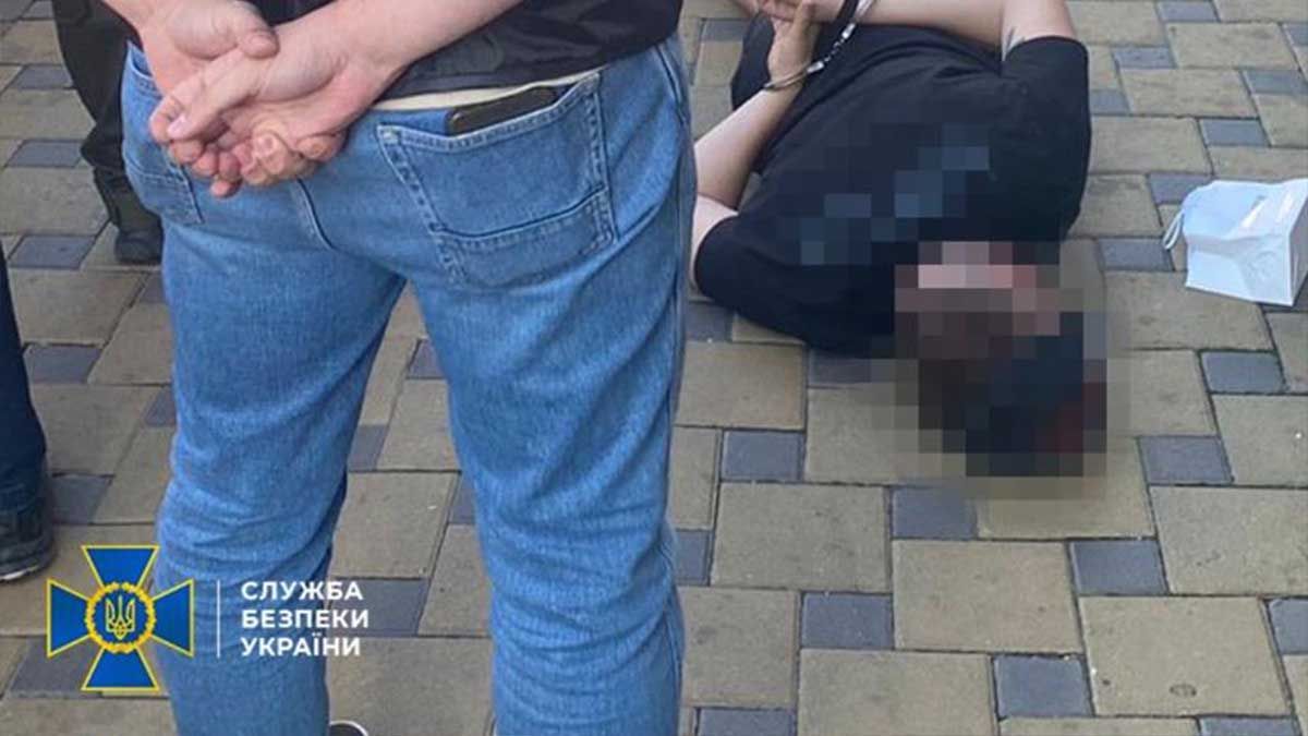 СБУшника судитимуть за вимагання $300 тисяч хабара у схемі для «ухилянтів» СБУшника судитимуть за вимагання $300 тисяч хабара у схемі для «ухилянтів»