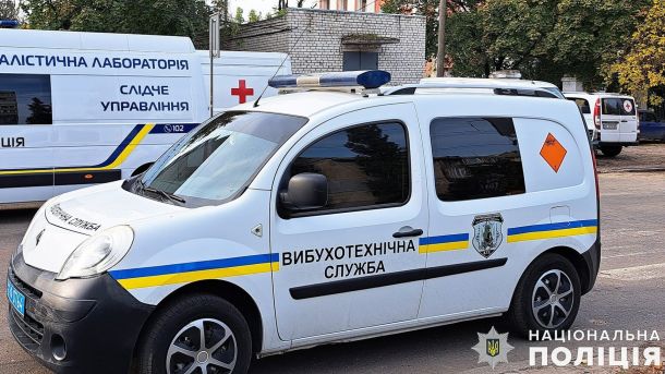 У Києві науковці відтворили першу дзвіницю Михайлівського монастиря (фото) Поліцейський автомобіль Національної поліції України під час виїзду на місце події