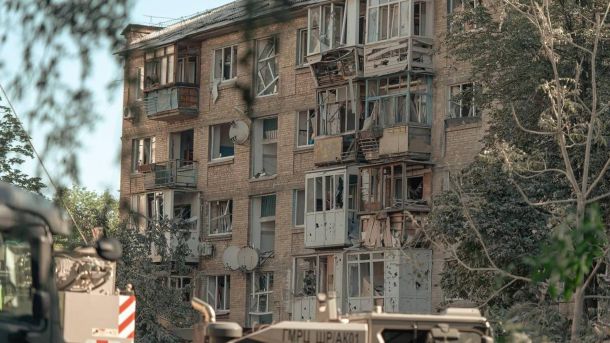 На Київщині ліквідували мережу збуту контрафактних цигарок Зруйновані багатоквартирні будинки у Дарницькому районі Києва після російської ракетної атаки, понад 40 об'єктів постраждало