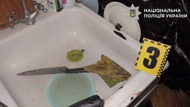 «Крижинка» працює: КМДА спростувала чутки про забудову Кухонний ніж, який використав нападник