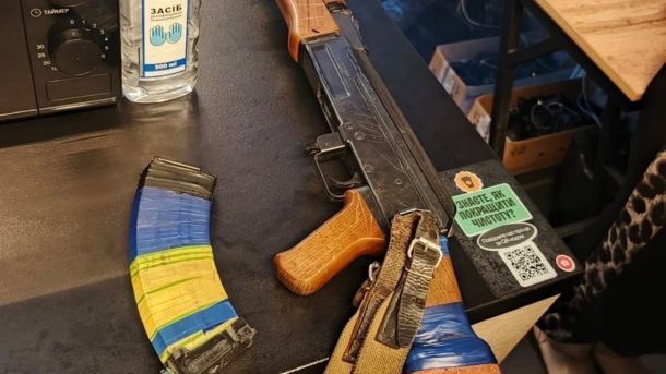 5246 пацієнтів за рік: як працюють мобільні медбригади на Васильківщині Вилучений муляж автомата