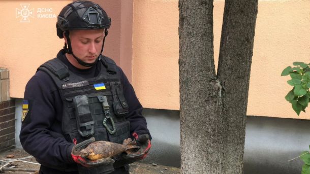 У Києві ремонтують плитку на Майдані Незалежності: усувають лише аварійні ділянки У Києві ремонтують плитку на Майдані Незалежності: усувають лише аварійні ділянки