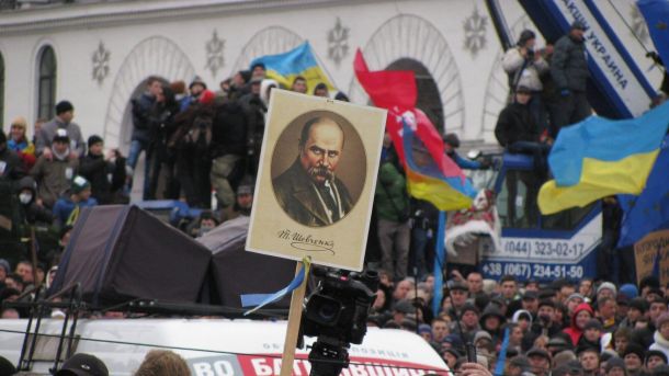 Директор КМДА отримав підозру: Київ втратив 8,7 млн через недбалість Архівне фото Музею Майдану: образ Тараса Шевченка під час Революції Гідності 2013–2014 рр.
