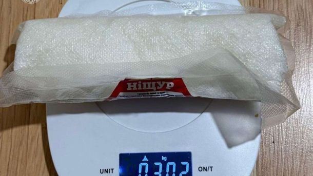 У Києві четверо осіб вербували людей у трудове рабство Поліція Києва затримала киянина, який розсилав психотропи PVP поштою по всій Україні — вилучено 1,6 кг речовини