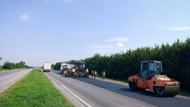 У Київському військовому госпіталі відкрили вуличний кінотеатр для реабілітації захисників У Київському військовому госпіталі відкрили вуличний кінотеатр для реабілітації захисників