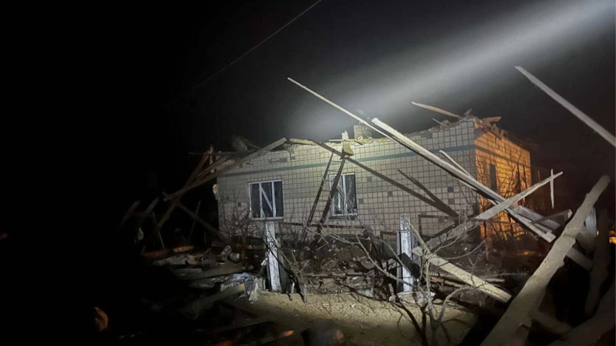 Двоє поранених у Вишгороді: росія атакувала дронами (фото) Наслідки атаки російських дронів у Вишгороді: двоє поранених, пошкодження будинків