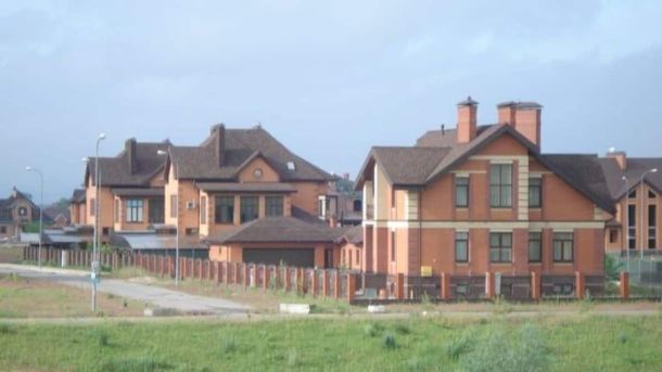 Банк «Сенс» відновить пошкоджений офіс у Києві: 113 млн на ремонт фасаду Модульний житловий будинок у Києві, сучасна архітектура та комфортне житло на околиці міста.