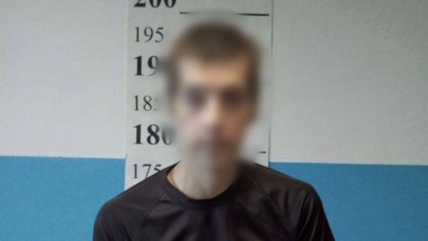 Прокуратура повернула державі майно вартістю 38 млн грн на Київщині Чоловік у чорній футболці стоїть на фоні стіни з вимірювальною шкалою зросту