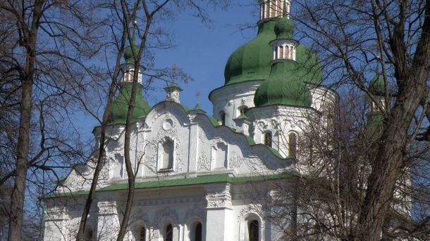 Вифлеємський вогонь вже у Києві: як символ Різдва зустріли на вокзалі Кирилівська церква, вид ззовні