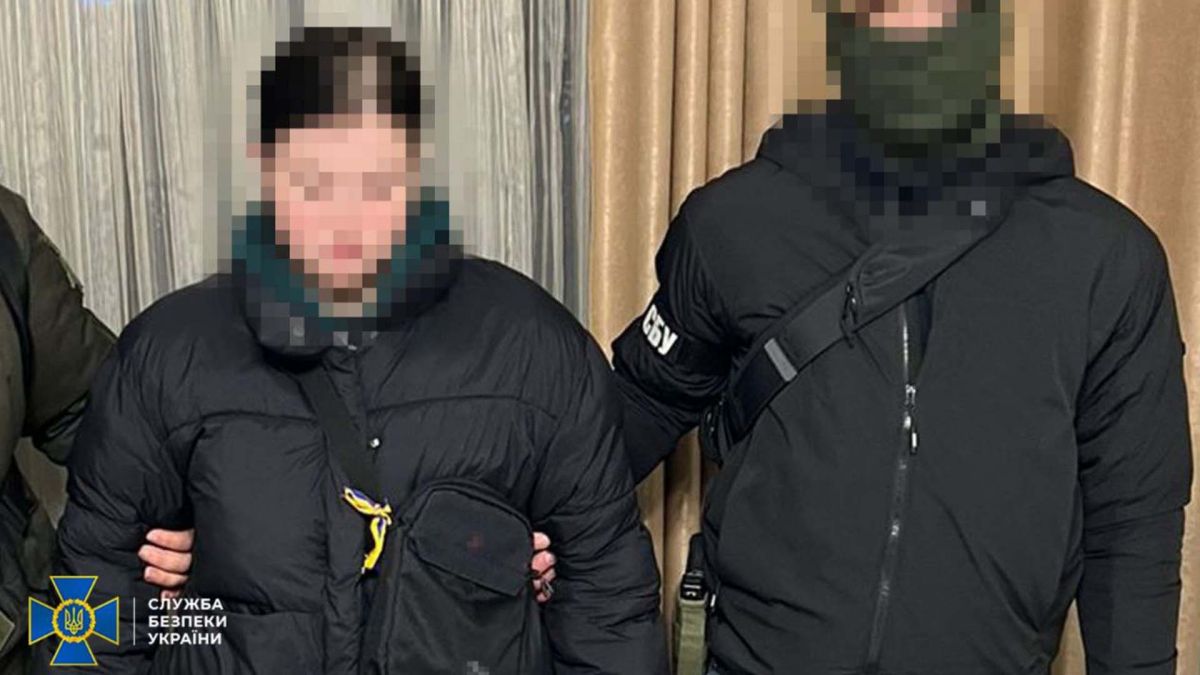 СБУ: затримано агентку ФСБ, яка наводила ракети на київські ТЕЦ Працівники СБУ і підозрювана