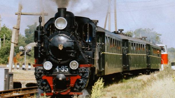 «Київська книга року — 2026»: прийом заявок у понад 25 номінаціях Паровоз тягне ретро-поїзд Гайворонською вузькоколійкою через мальовниче Поділля