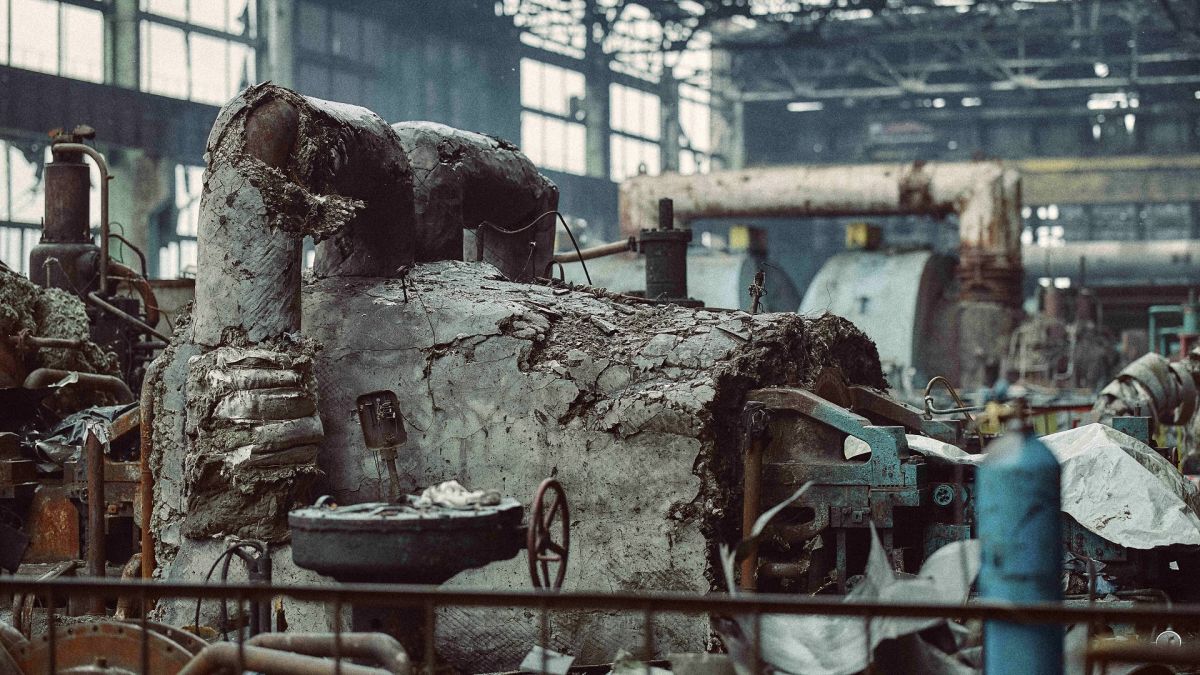 Bloomberg: Путін не хоче миру — він грає на час, руйнуючи енергосистему України Наслідки атаки армії Росії на одну із ТЕС в Україні