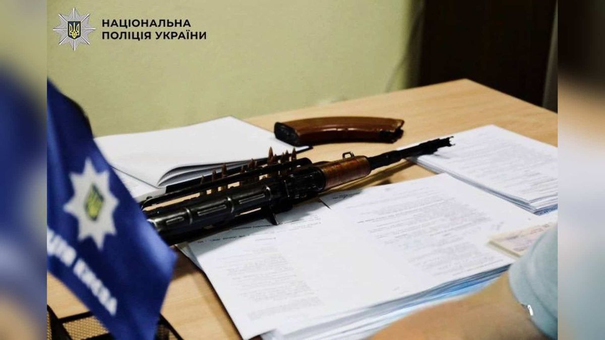 Кияни задекларували 2 500 одиниць зброї та понад мільйон набоїв Кияни задекларували 2500 одиниць вогнепальної зброї та понад 1,2 млн набоїв у підрозділах поліції Києва з листопада 2024 року