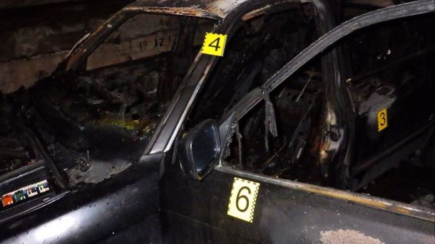 «Дим без вогню»: прокуратура ліквідувала нелегальну схему обігу електронних сигарет у Києві та 5 областях Обгорілий автомобіль BMW з криміналістичними маркерами після підпалу зловмисниками у Дніпровському районі Києва