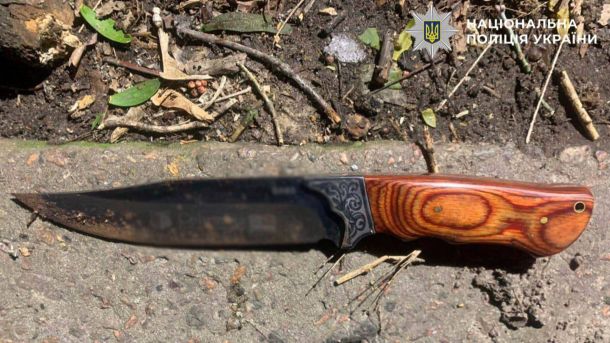 Поліція перевіряє заяву ветерана про побиття у ТЦК Шевченківського району Києва Поліцейські затримали 46-річного киянина який ударив ножем товариша у Святошинському районі
