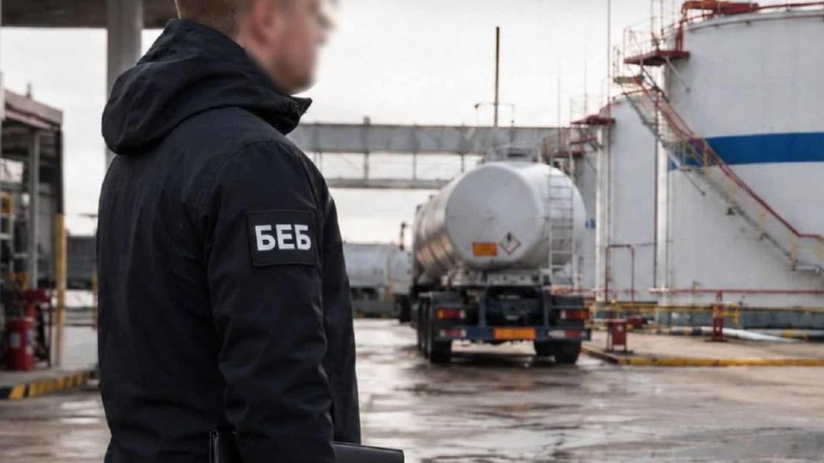 БЕБ змусило київську нафтову компанію сплатити 17,3 млн грн податків Детективи БЕБ у Києві розкрили схему ухилення від сплати податків на прибуток на 17,3 млн грн у компанії з реалізації нафтопродуктів