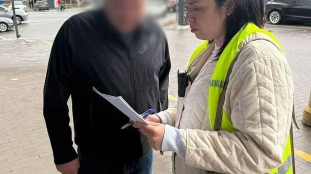 У Києві працівники університету обіцяли бронювання за $6000: загрожує до 8 років Підприємець з Київщини звів 8 будинків у заповіднику Біла Ді