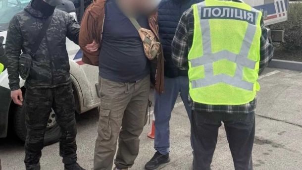 Таксист під психотропами скоїв ДТП на Стеценка: є постраждалий У Києві судитимуть організатора схеми переправи через кордон за $10 000
