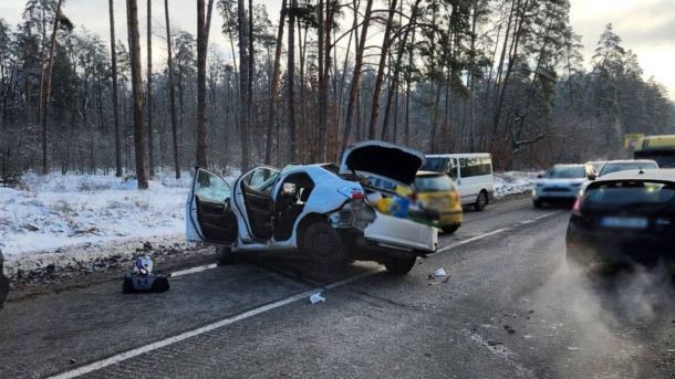 Водій Porsche зіткнувся з бетонною огорожею на Берестейському проспекті (відео) Місце ДТП