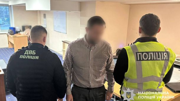 У Києві працівники університету обіцяли бронювання за $6000: загрожує до 8 років У Києві судитимуть киянина за шахрайство з перереєстрацією а