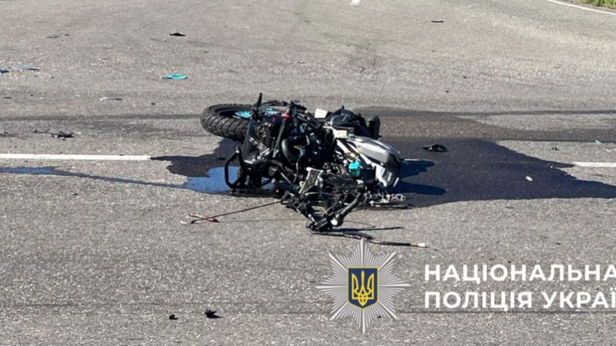 Смертельна ДТП під Борисполем: загинув 59-річний мотоцикліст, мотоцикл загорівся після зіткнення Моторошна дорожньо-транспортна пригода з зламаним мотоциклом на проїжджій частині, зафіксована поліцією Києва.