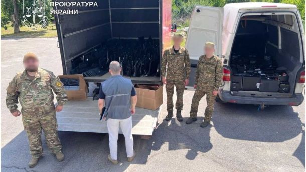 На Оболоні мотоцикліст збив пішохода: чоловік загинув на місці Комп'ютерна техніка з шахрайських кол-центрів Києва — понад 130 моніторів та 100 системних блоків передано на потреби ЗСУ