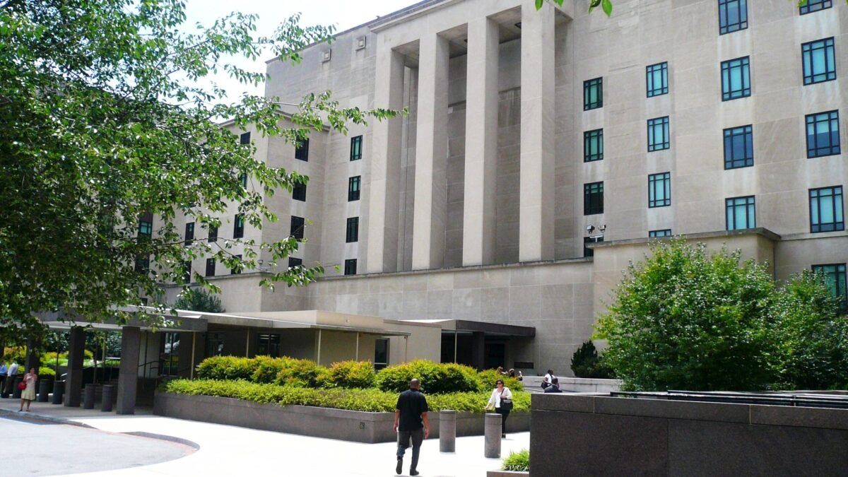 Артур Петров — кого США обміняли на Ксенію Кареліну Артур Петров — кого США обміняли на Ксенію Кареліну