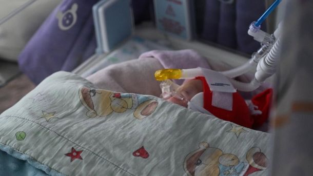 Харківське шосе за 1,3 млрд: чому «безбар'єрний» ремонт залишає людей з інвалідністю під землею Немовля в боксі