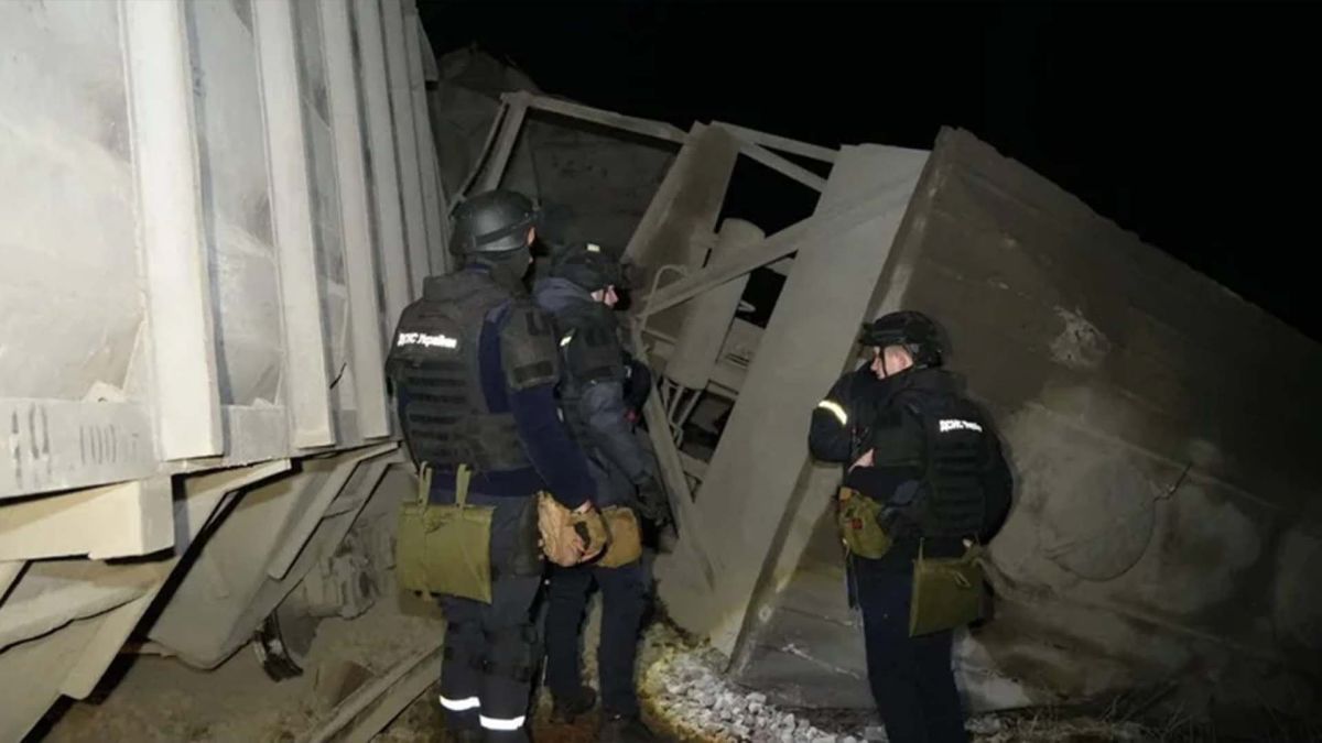Потяги йдуть в обхід Коростеня: затримки до 3 годин Місце сходження з рейок потяга