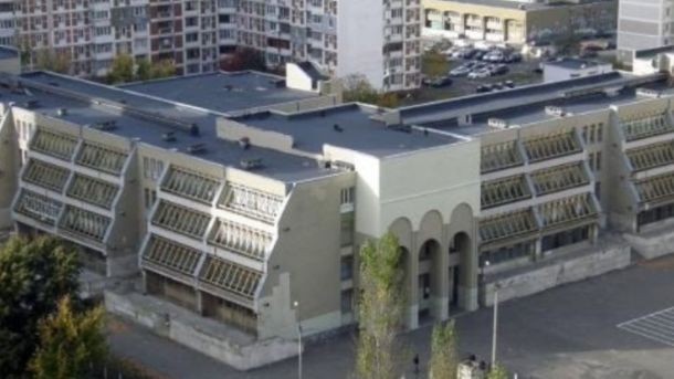 Собака Джессі, яка втратила господаря під час обстрілу, живе з рятувальниками ДСНС Собака Джессі, яка втратила господаря під час обстрілу, живе з рятувальниками ДСНС