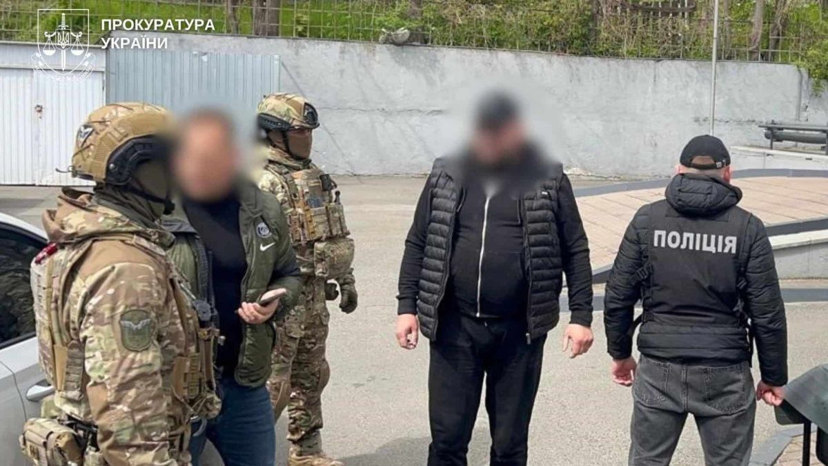 Киянина затримали на хабарі 23 000$ за переправлення через кордон Киянина затримали на хабарі 23 000$ за переправлення через кордон