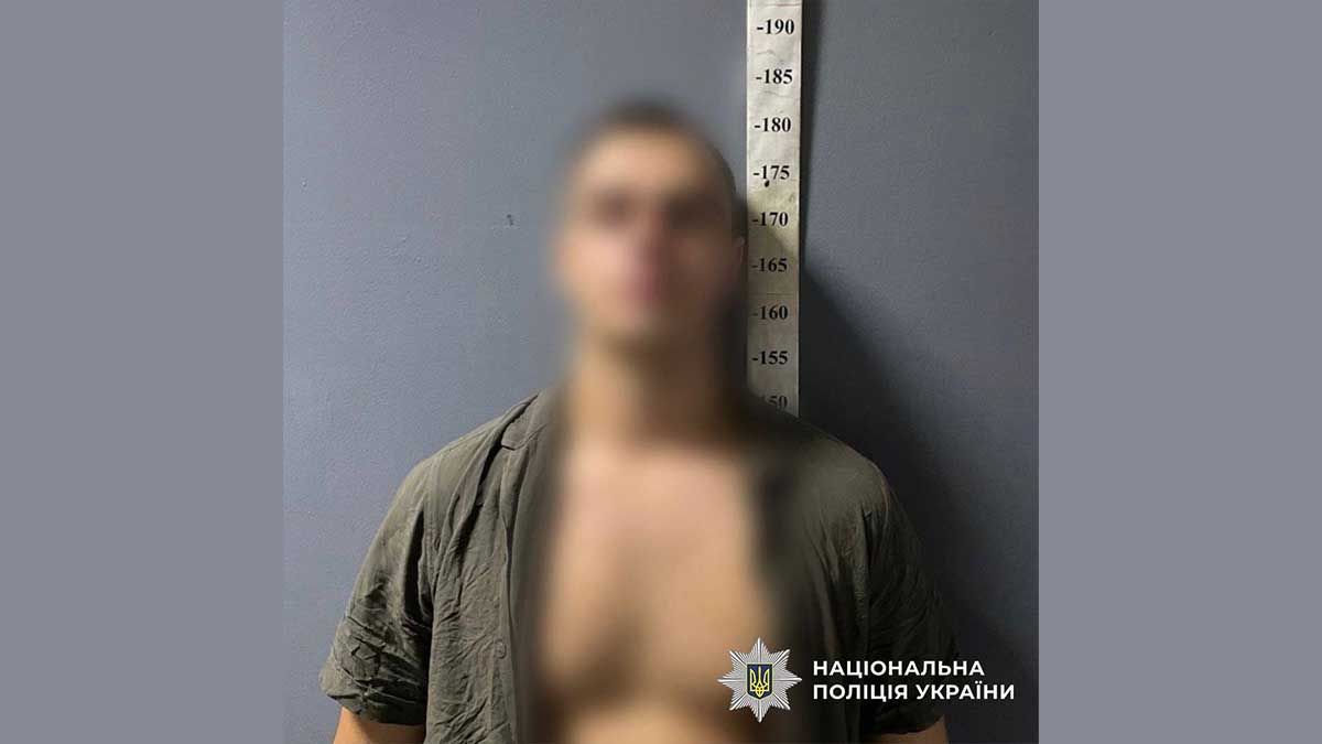 У Дніпровському районі Києва нетверезий чоловік вибив скло в автобусі та напав на пасажирів У Дніпровському районі Києва нетверезий чоловік вибив скло в автобусі та напав на пасажирів